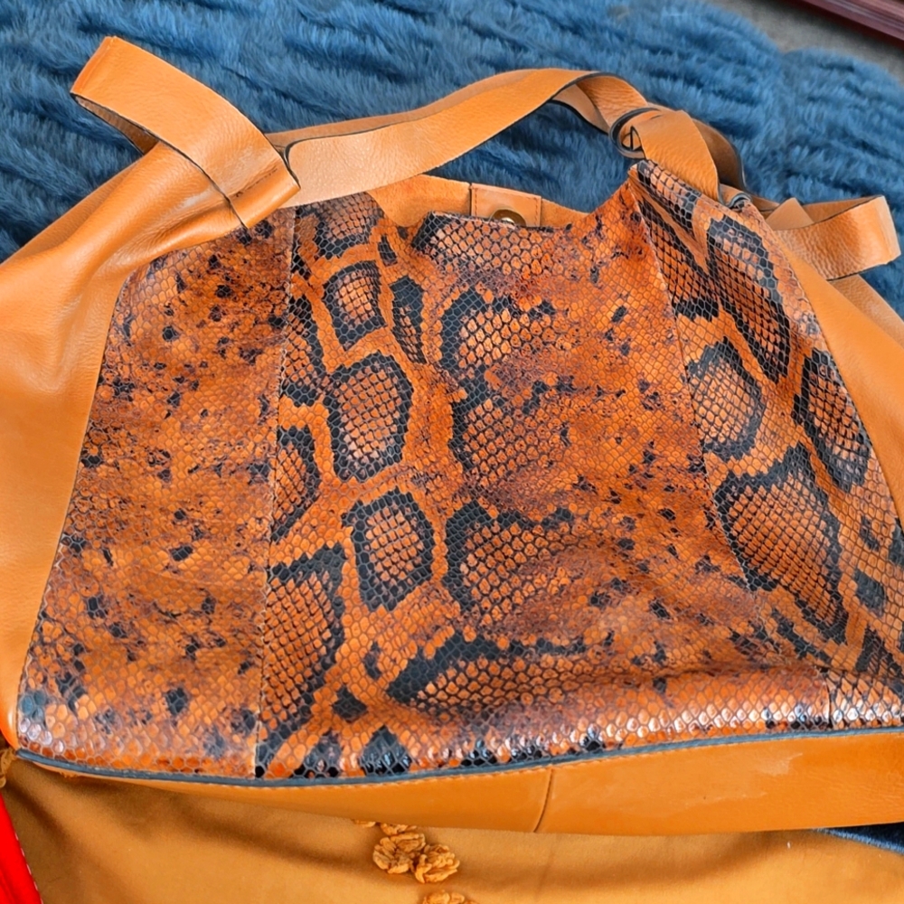 Euc gorgeous  snake skin non leather bag.